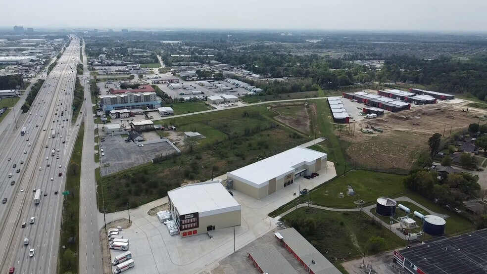 More Photos Of 16285 North Fwy, Houston Unknown For Lease