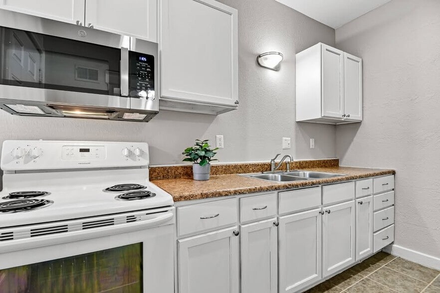 More Photos Of 1114 E Armour Blvd, Kansas City Apartments For Sale