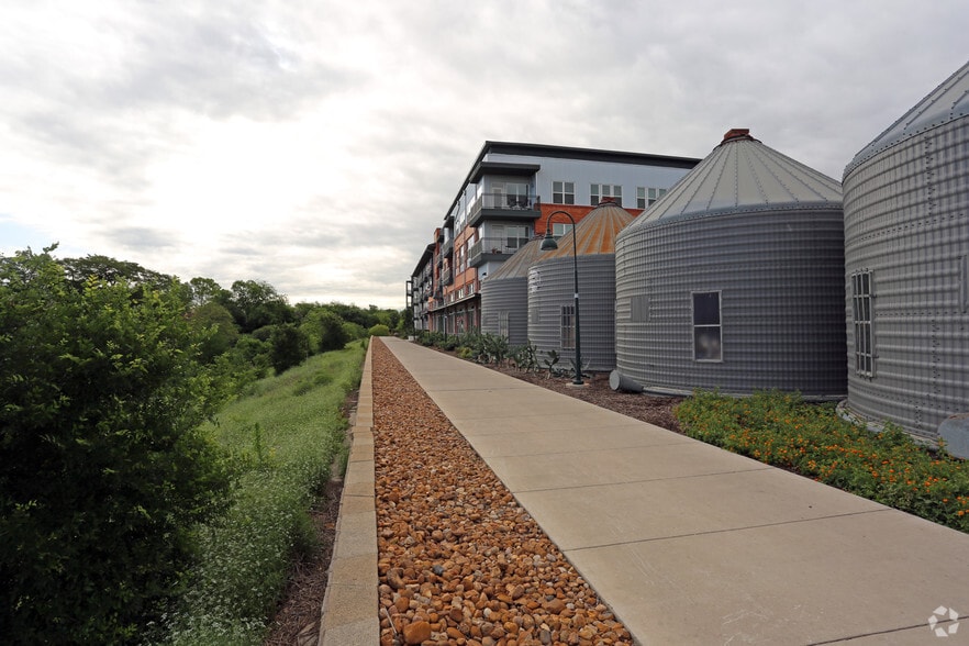 More Photos Of 423 Blue Star, San Antonio Apartments For Lease