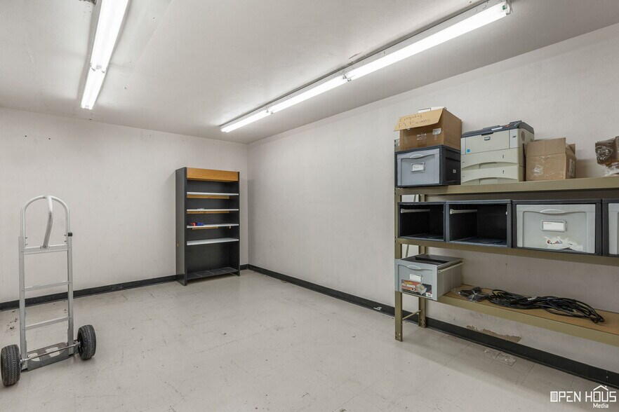 More Photos Of 915 9th St, Wichita Falls Office For Sale
