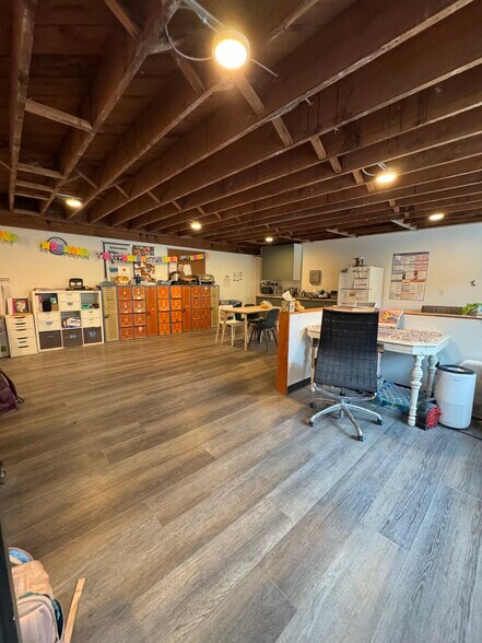 More Photos Of 3621-3625 Interlake Ave N, Seattle Warehouse For Sale