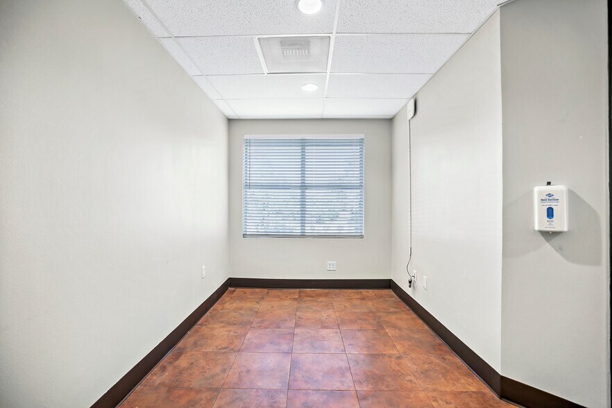 More Photos Of 8338 West Ln, Stockton Office For Sale