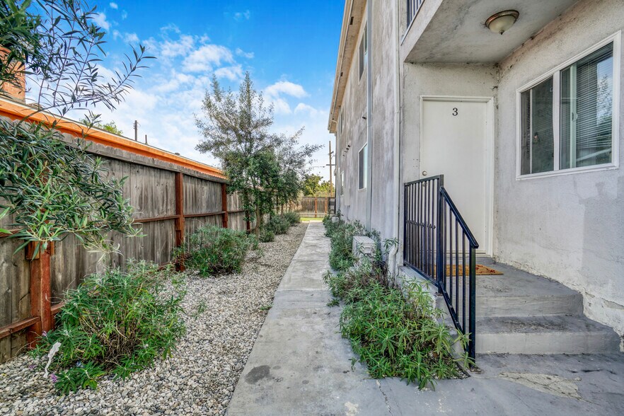 More Photos Of 11513 Berendo Ave, Los Angeles Multifamily For Sale