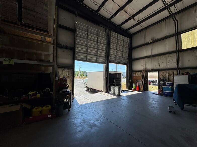 More Photos Of 10505 Maumelle Blvd, Maumelle Warehouse For Lease