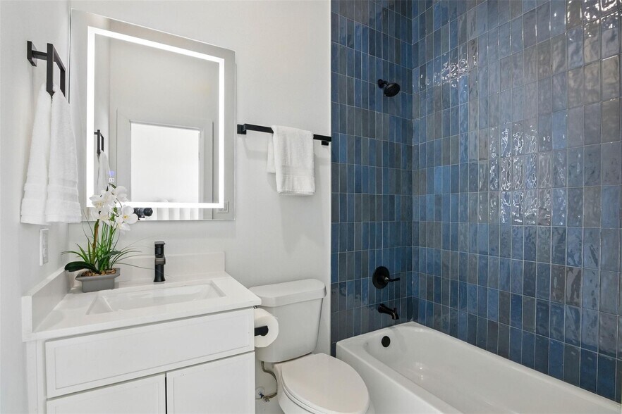 More Photos Of 426-430 E 8th St, Dallas Apartments For Sale