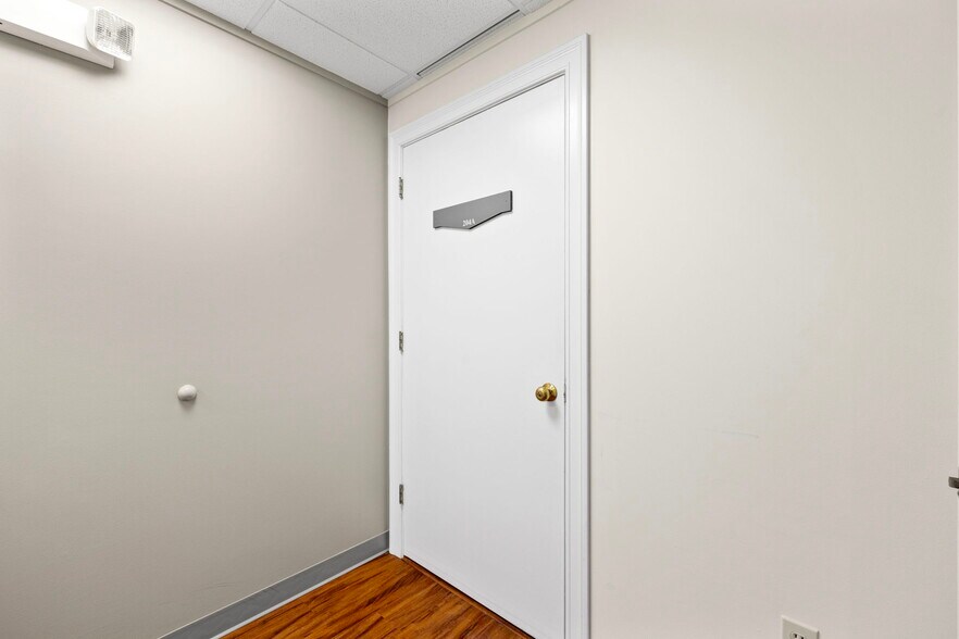 More Photos Of 264 N Broadway, Salem Freestanding For Sale