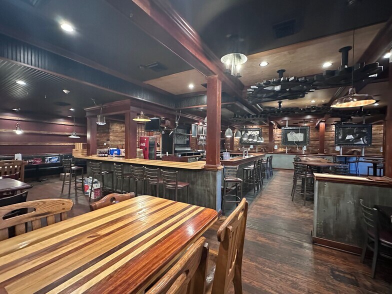 More Photos Of 423 S Union St, Traverse City General Retail For Sale