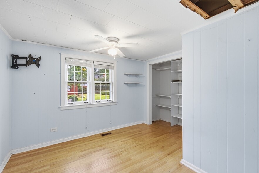 More Photos Of 6240 N Avondale Ave, Chicago Specialty For Sale
