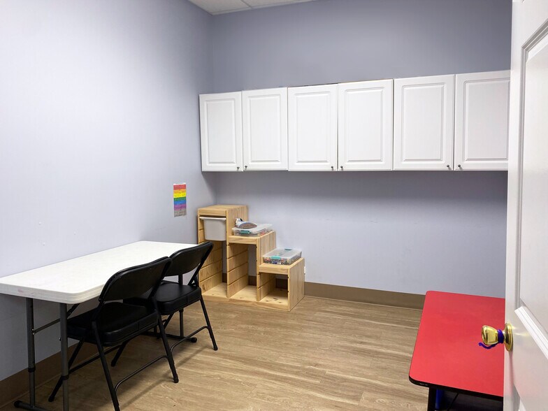 More Photos Of 4958 N Milwaukee Ave, Chicago Office Residential For Lease