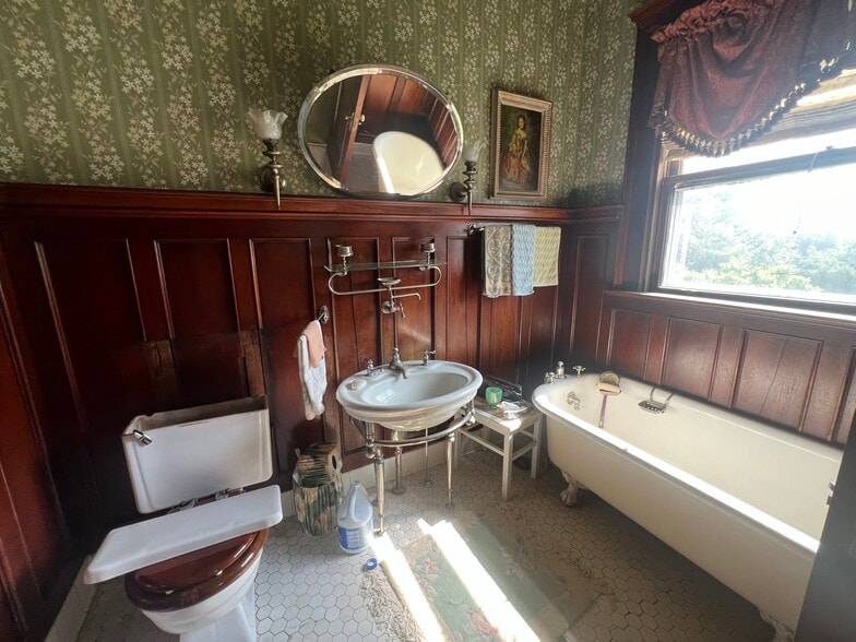 More Photos Of 364 E Church St, Marion Multifamily For Sale