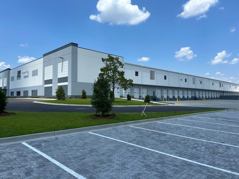More Photos Of 101 Westside Blvd, Pooler Distribution For Lease