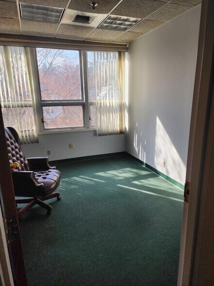 More Photos Of 72-74 North St, Danbury Office For Lease