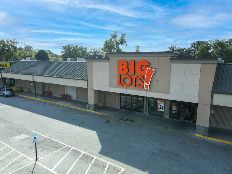 More Photos Of 185 N Kennedy Dr, Bradley Storefront For Lease