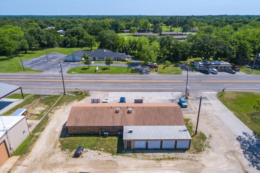 More Photos Of 701 E Pine St, Edgewood Flex For Lease