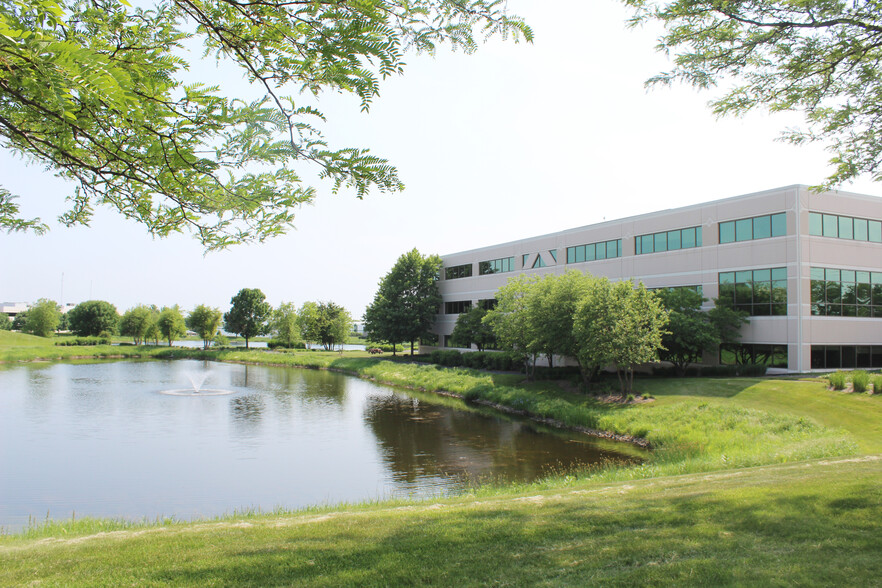 Primary Photo Of 4355 Weaver Pky, Warrenville Office For Lease