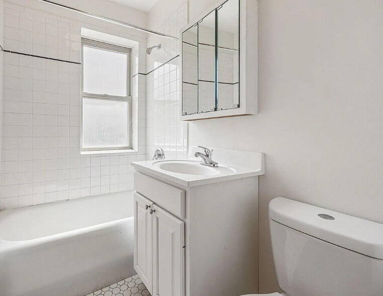 More Photos Of 6400 N Glenwood Ave, Chicago Multifamily For Sale