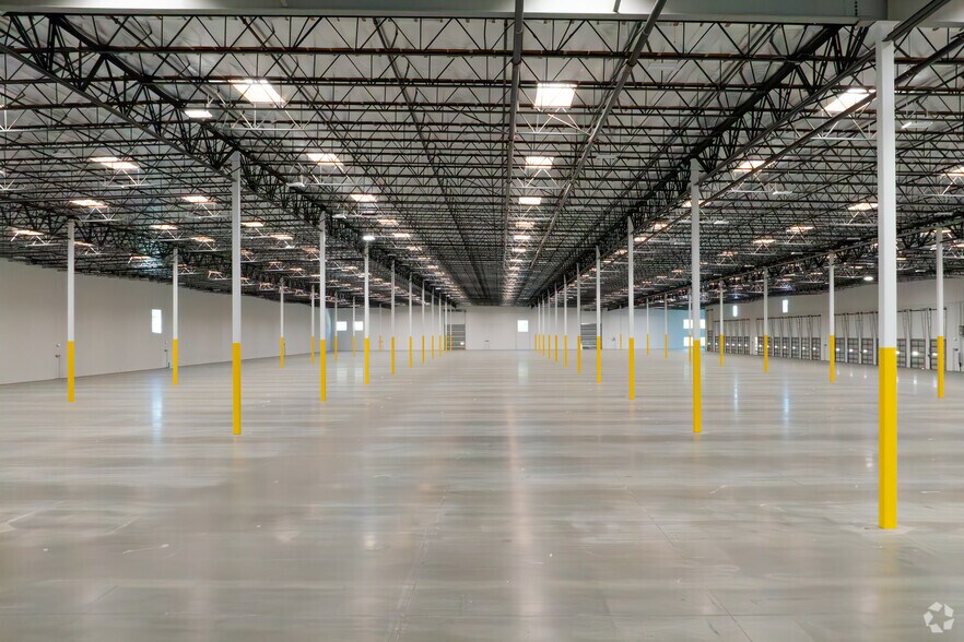 More Photos Of 2565 Sampson Ave, Corona Unknown For Lease