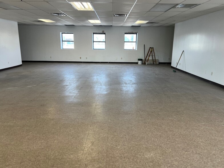 More Photos Of 434 Johnson Ave, Brooklyn Warehouse For Lease