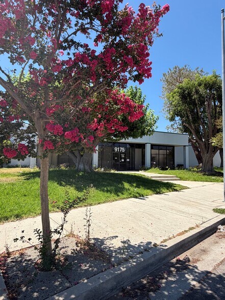 More Photos Of 9175 Eton Ave, Chatsworth Warehouse For Lease