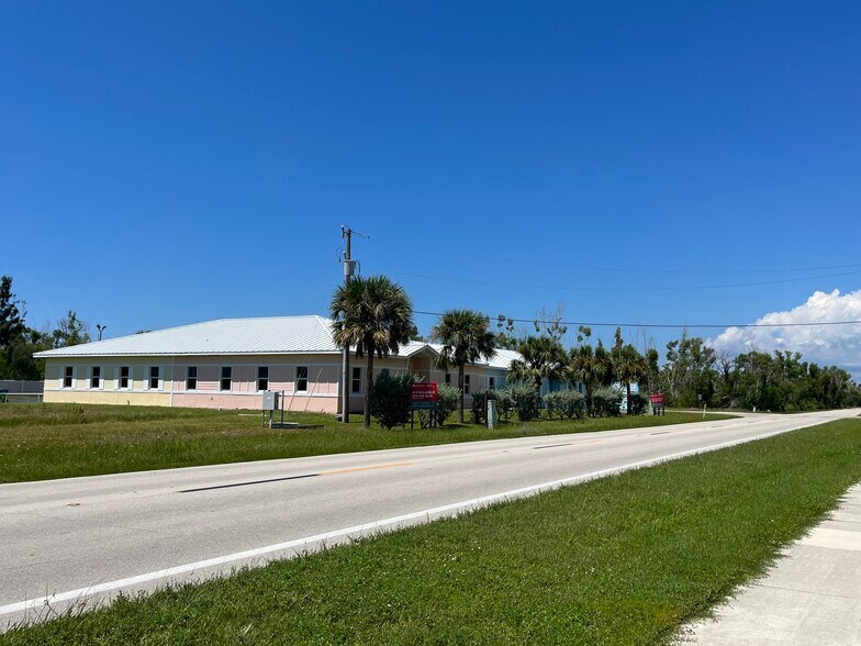 More Photos Of 8359 Stringfellow Rd, Saint James City Medical For Lease