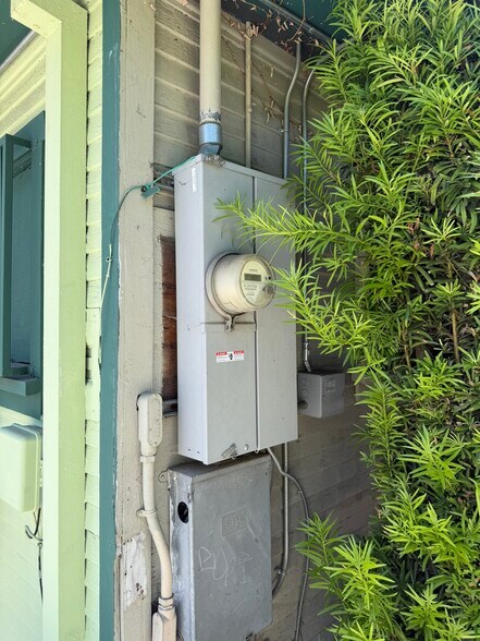 More Photos Of 480 S Rosemead Blvd, Pasadena Office For Sale