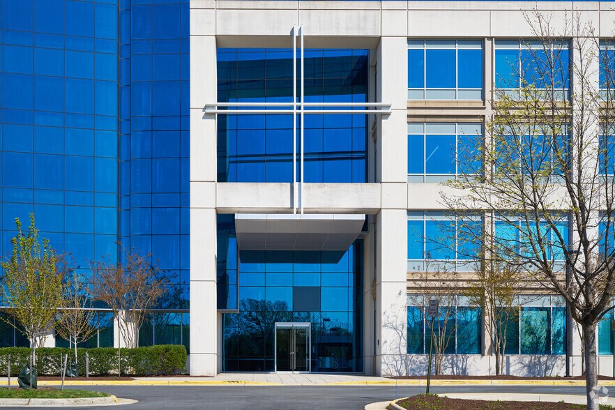 More Photos Of 14360 Newbrook Dr, Chantilly Office For Lease