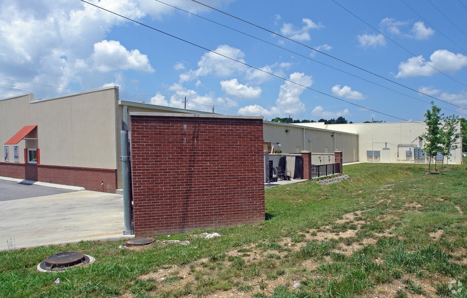 More Photos Of 1414 Jenkins Rd, Chattanooga Storefront For Lease