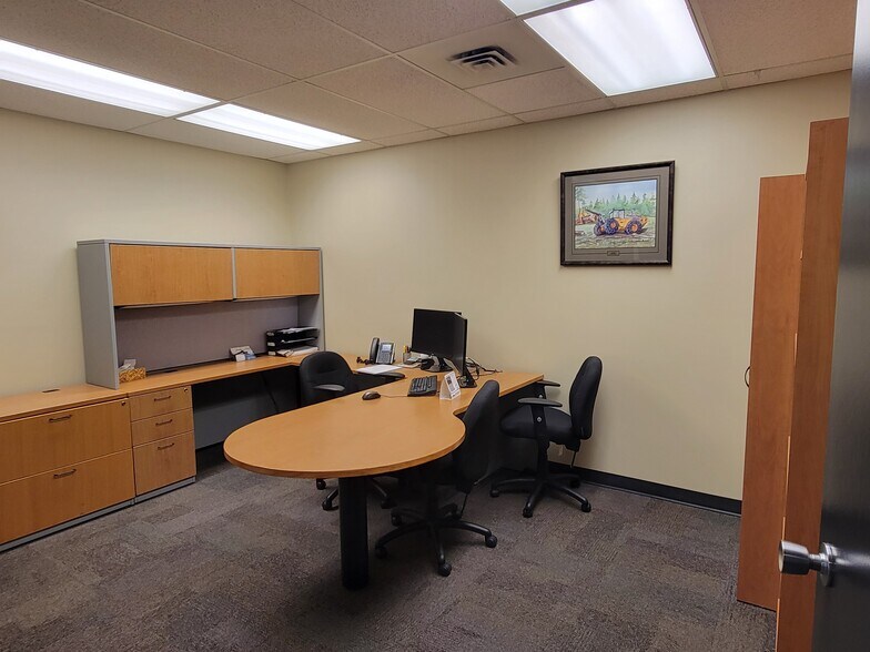 More Photos Of 1532 6th Av, Prince George Office For Lease