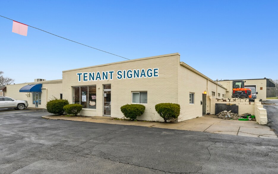 More Photos Of 10703 W Pleasant Valley Rd, Parma Freestanding For Lease