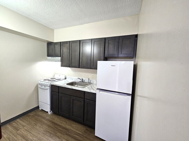 More Photos Of 489 W State St, Trenton Apartments For Lease