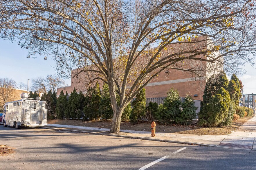 More Photos Of 300-318 N 63rd St, Philadelphia Drugstore For Lease