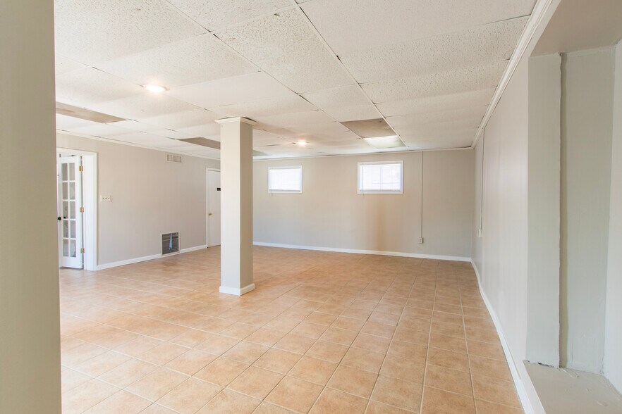 More Photos Of 1044 Baxter St, Athens Freestanding For Sale