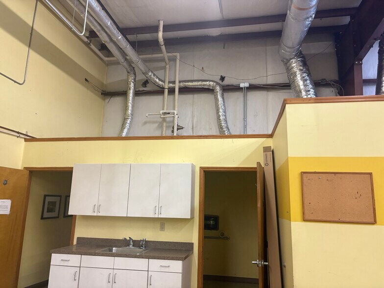 More Photos Of 4911 Cahaba River Rd, Birmingham Freestanding For Lease