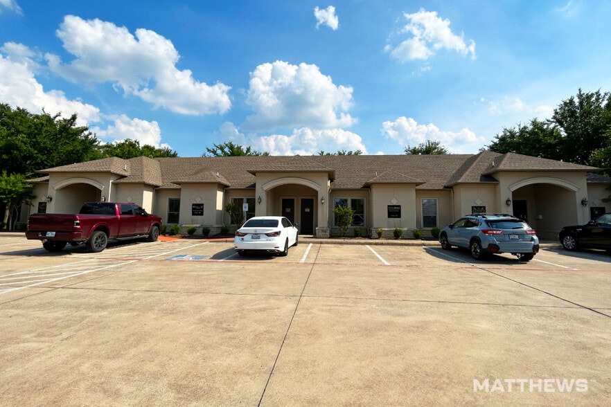 More Photos Of 4204 SW Green Oaks Blvd, Arlington Business Park For Sale