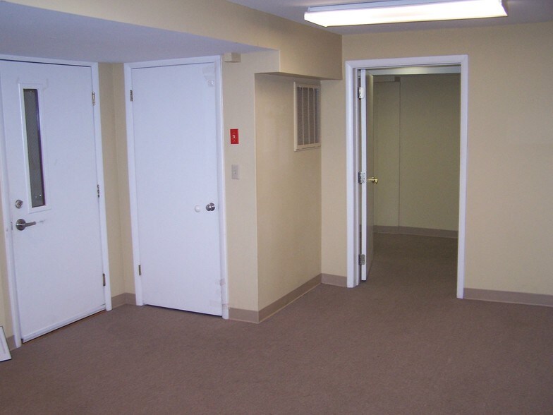More Photos Of 32 W Loockerman St, Dover Office For Lease