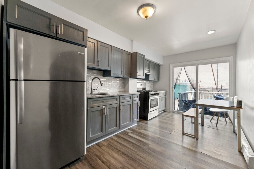 More Photos Of 204 Parkhurst St, Newark Apartments For Sale