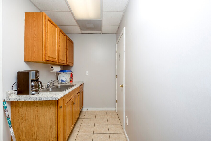 More Photos Of 324 S Commerce St, Marion Loft Creative Space For Sale