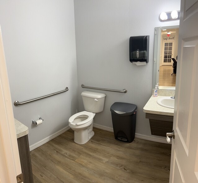 More Photos Of 1104 Kyle Wood Ln, Brandon Medical For Sale