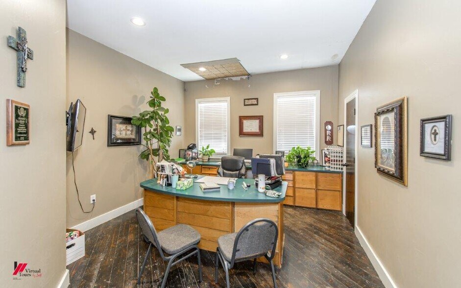 More Photos Of 102 Gray St, Henderson Flex For Sale