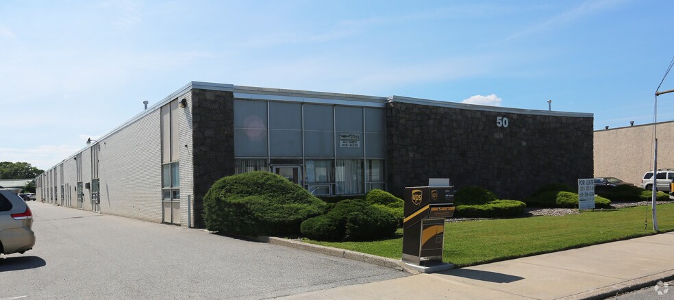 More Photos Of 50 Brook Ave, Deer Park Warehouse For Lease
