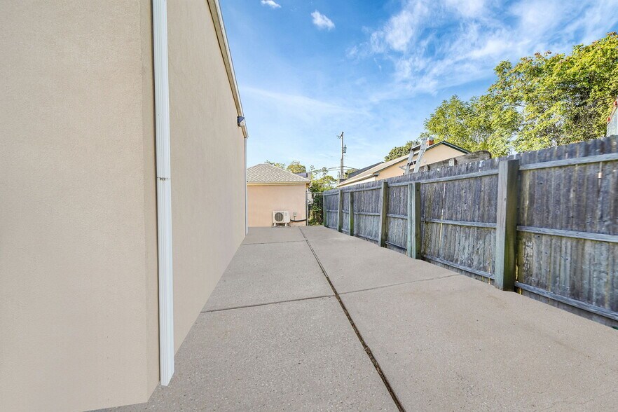 More Photos Of 93 N Clinton Ave, Bay Shore Warehouse For Sale