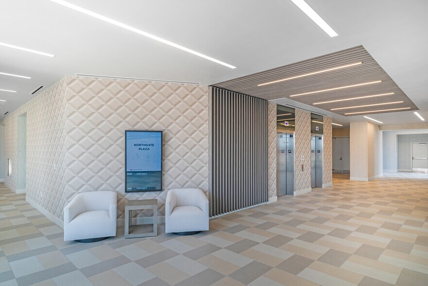 More Photos Of 5111-5115 W JB Hunt Dr, Rogers Unknown For Lease