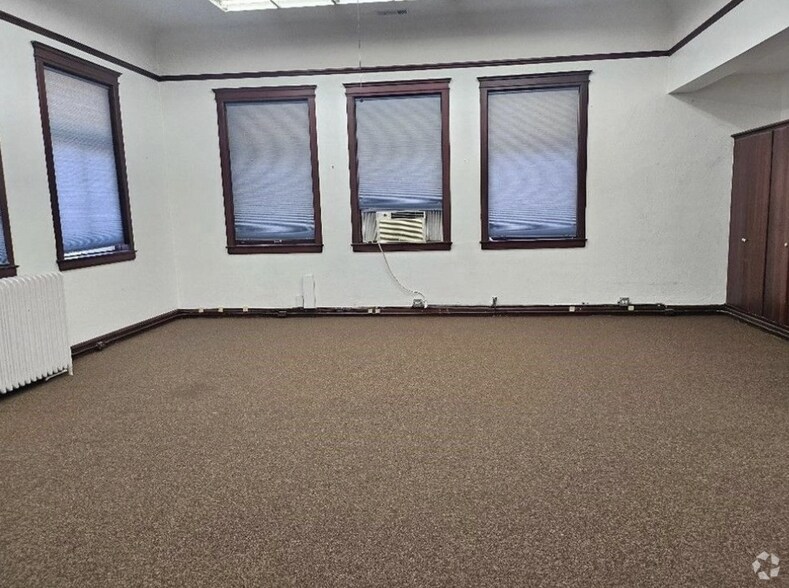 More Photos Of 618 4th St, Corning Office For Sale