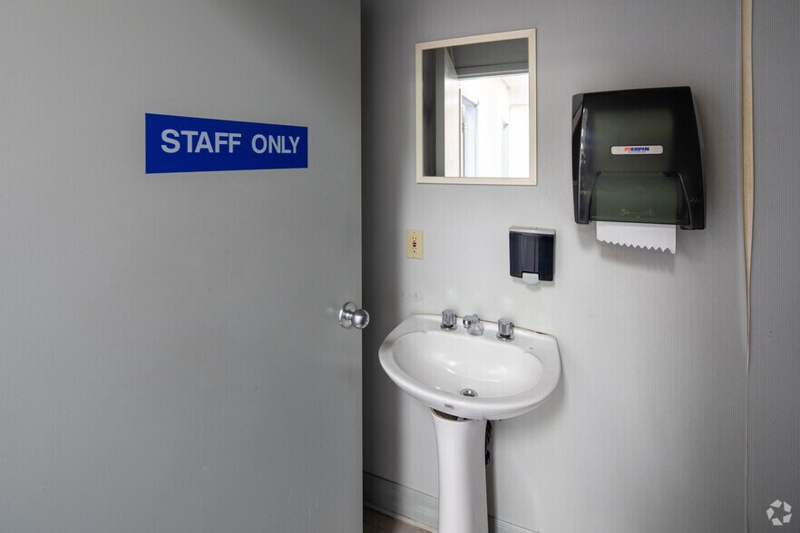 More Photos Of 2115 Finch Av W, Toronto Medical For Lease