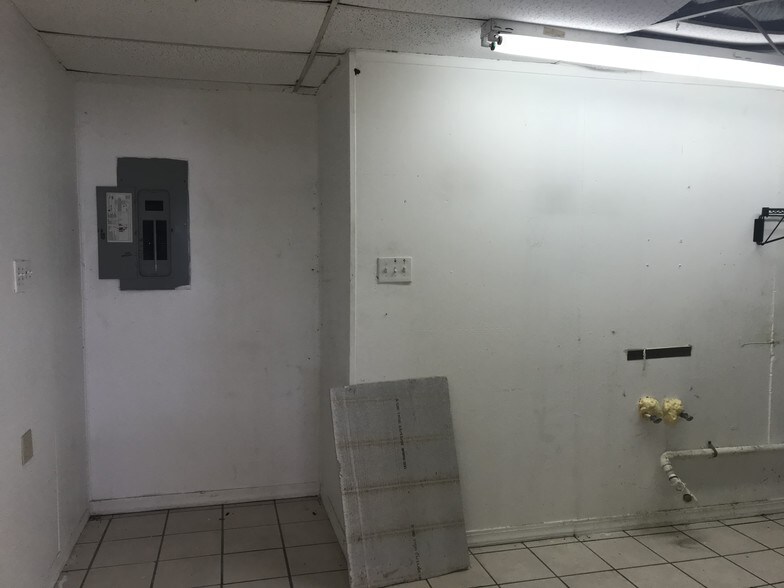 More Photos Of 1100 Main St, East Bernard Storefront For Lease