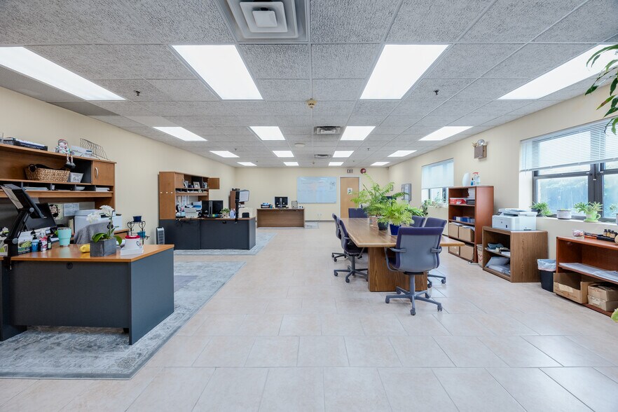 More Photos Of 70 Cleveland Ave, Bay Shore Warehouse For Sale