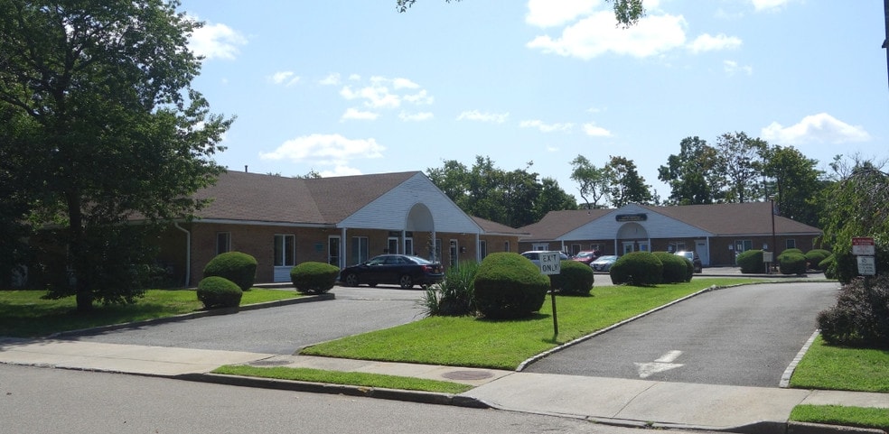 More Photos Of 100 Austin Plz, Patchogue Office Residential For Lease