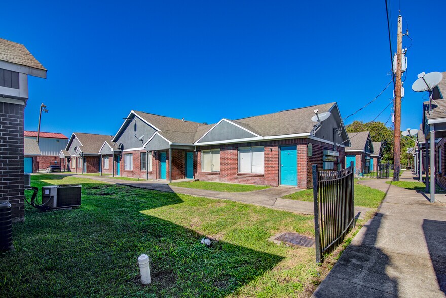 More Photos Of 4107 Almeda Genoa Rd, Houston Apartments For Sale