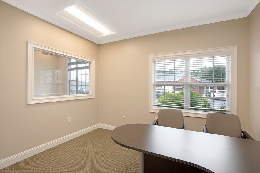 More Photos Of 416 Pirkle Ferry Rd, Cumming Office Residential For Lease