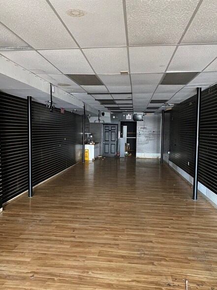 More Photos Of 1610 Main St, Port Jefferson Storefront Retail Residential For Lease